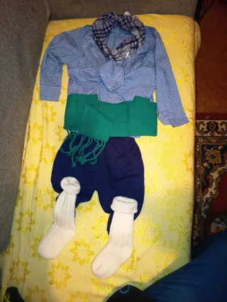 Traje Arrantzal azul y verde