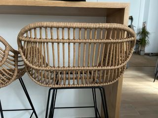 Taburetes altos ratán y metal