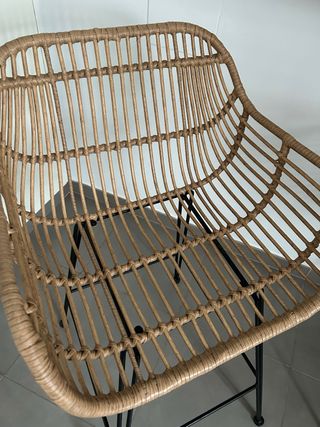 Taburetes altos ratán y metal