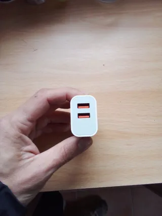 Cargador de pared blanco