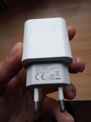 Cargador de pared blanco