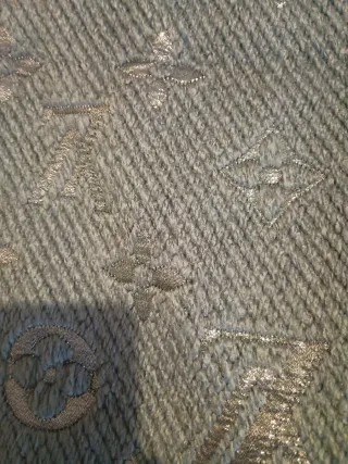 Bufanda Louis Vuitton Gris..