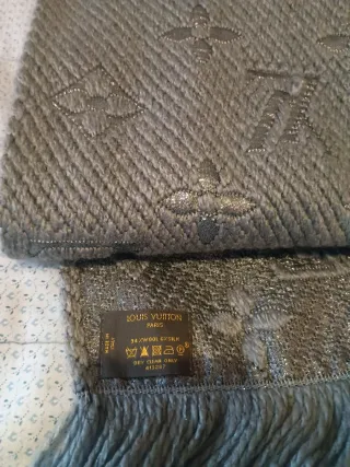 Bufanda Louis Vuitton Gris..