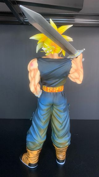 Figura Trunks Futuro Dragon Ball Z con espada