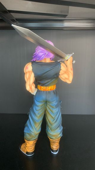 Figura Trunks Futuro Dragon Ball Z con espada