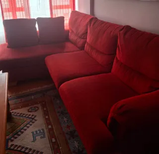 Sofá Chaise Longue Rojo + 2 Cojines