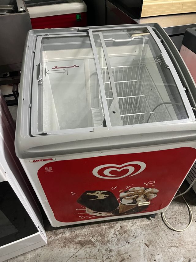 Congelador con tapa de cristal