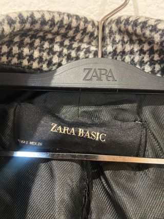 Abrigo cuadros Zara