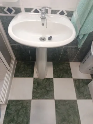 Lavabo de baño de cerámica blanco