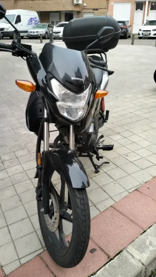 Honda CB125F Negra