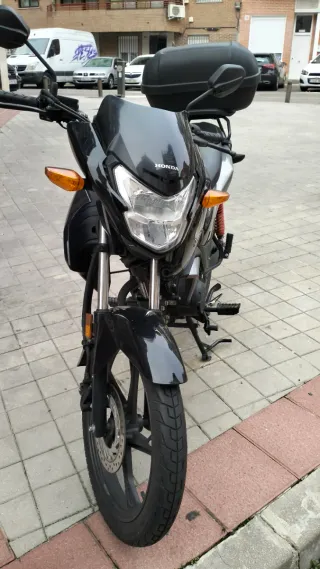Honda CB125F Negra