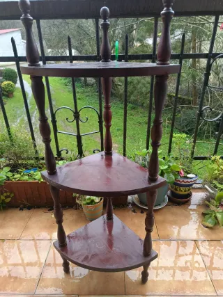 Angolo in legno vintage