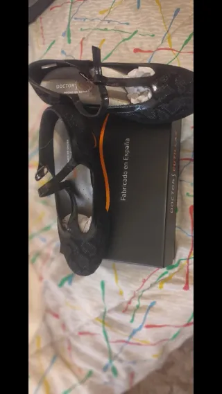 Zapatos nuevos. Doctor Cutillas Negros Mujer