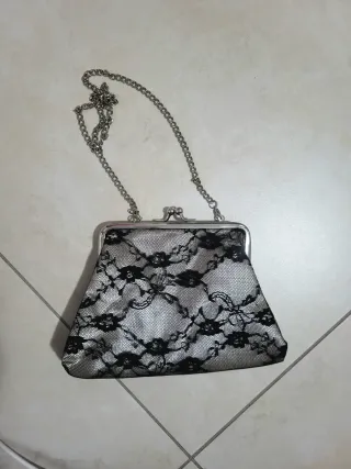 Pochette da sera con catena