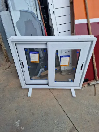 Ventanas de aluminio blancas