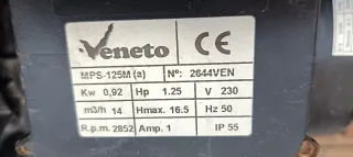 Bomba de agua naranja