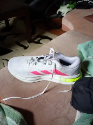 Zapatillas sin estrenar de adidas blancas