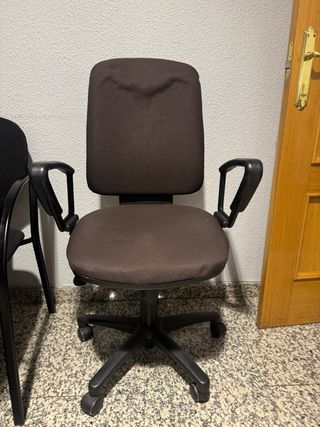Silla de oficina giratoria marrón