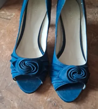 Scarpe eleganti blu con fiore donna