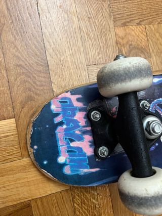 Skate pequeño para niños negro mono patín