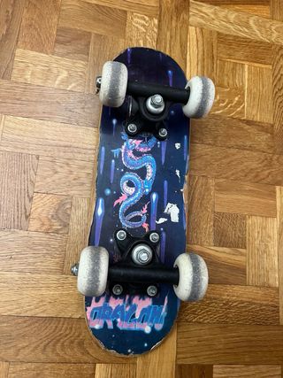 Skate pequeño para niños negro mono patín