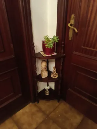 Esquinera de madera vintage