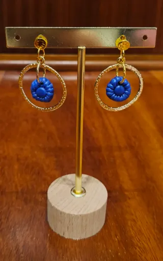 Pendientes arcilla polimérica flor entre aro
