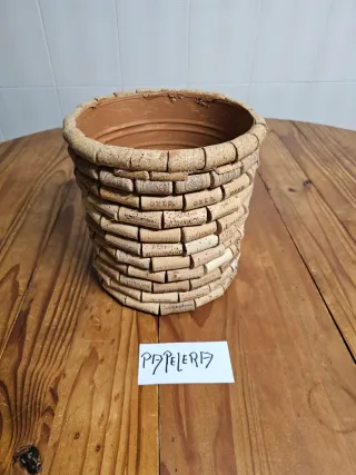 Papelera de corcho artesanal
