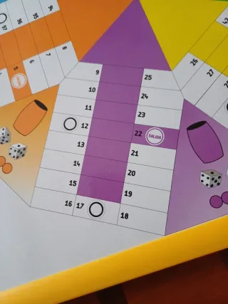 Tablero de PARCHIS. 2 modelos distintos cada cara.