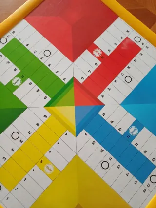 Tablero de PARCHIS. 2 modelos distintos cada cara.