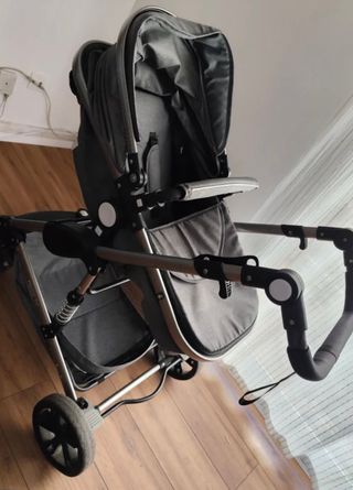 Cochecito de bebé gris
