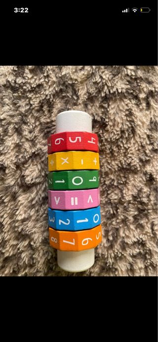 Giochino matematico con cubi colorati