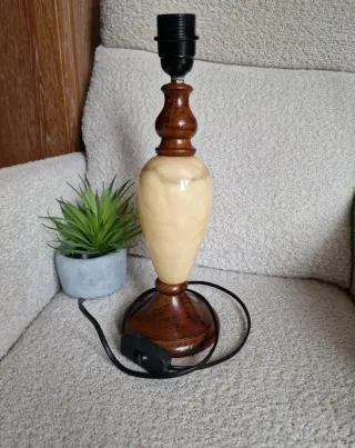 Lámpara de mesa madera y mármol beige