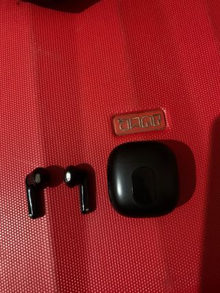 Auriculares negros con pantalla LED