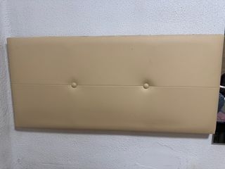 Cabecero de polipiel beige