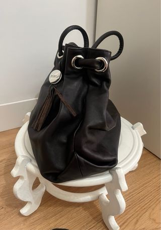 Bolso Furla en piel marrón con charm