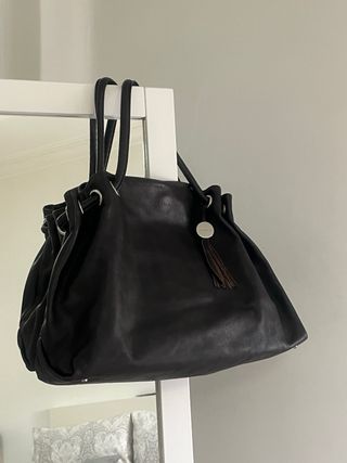 Bolso Furla en piel marrón con charm