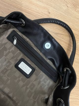 Bolso Furla en piel marrón con charm
