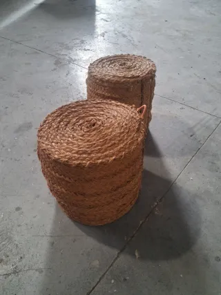 Cestos de mimbre con cojín estampado