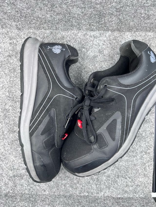 Zapatos de trabajo Strauss negros y grises