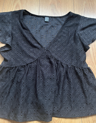 Camiseta negra manga corta vuelo