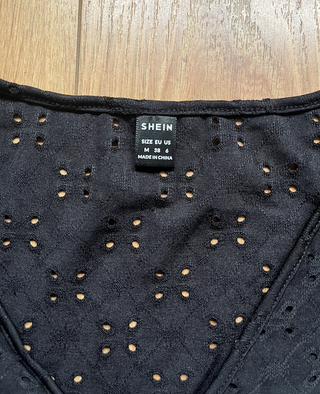 Camiseta negra manga corta vuelo