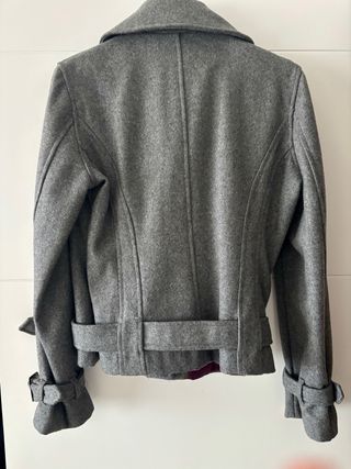 Chaqueta corta Adolfo Domínguez gris