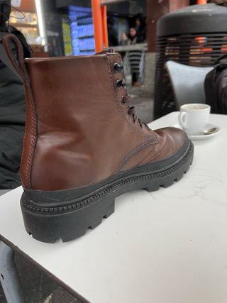 Botas de cuero marrón