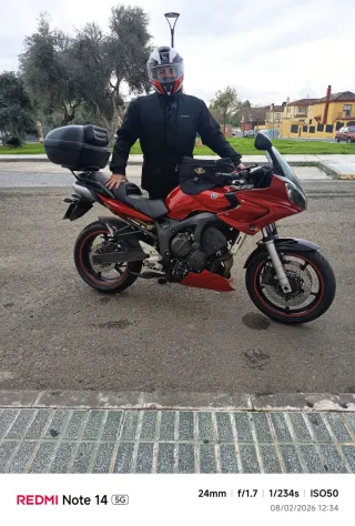 Yamaha FZ6 S1 Roja Sportbike