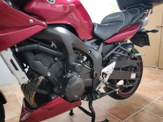 Yamaha FZ6 S1 Roja Sportbike