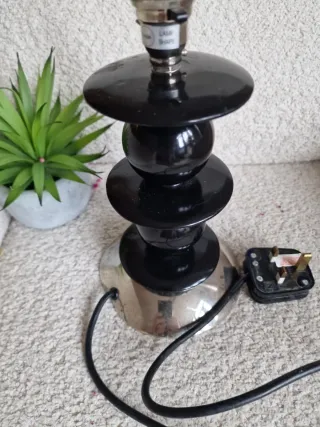 Pie de lámpara antiguo negro pesado