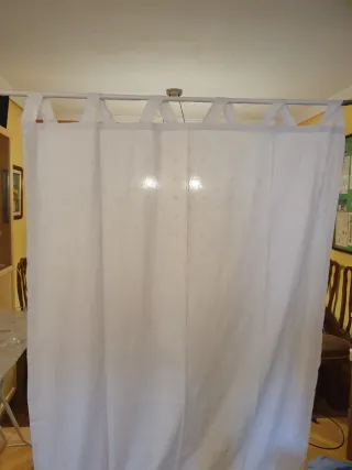 Cortinas de tela azules y blancas