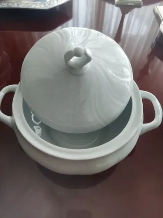 Sopera de porcelana blanca