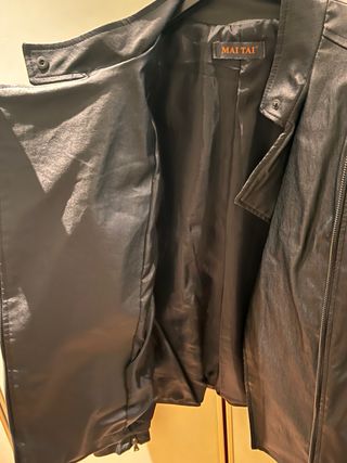 Giacca nera in pelle da donna